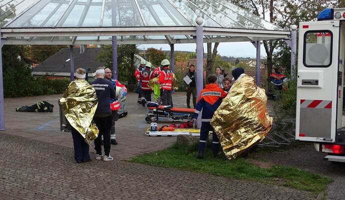 Auf einem Sammelplatz kümmerte sich das DRK um die Verletzten. Auf einem Sammelplatz kümmerte sich das DRK um die Verletzten.