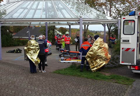 Auf einem Sammelplatz kümmerte sich das DRK um die Verletzten.