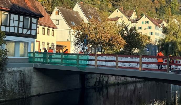 Die Hirschbrücke wird bereits am Freitag wieder für den Verkehr freigegeben - früher als angenommen.