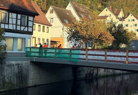 Die Hirschbrücke wird bereits am Freitag wieder für den Verkehr freigegeben - früher als angenommen.